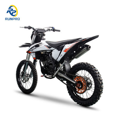 Preparati a dominare la competizione con la Pit Bike da 300cc di Runpro Racing