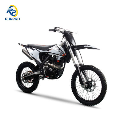 Scopri la potenza e le prestazioni della nostra moto da 4 tempi raffreddata ad acqua da 300cc