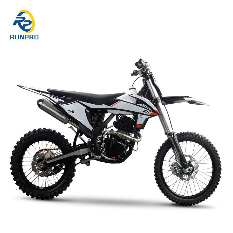 Conquista qualsiasi terreno con Runpro 21/18 pneumatici 300cc Dirt Bike CE certificato e potente